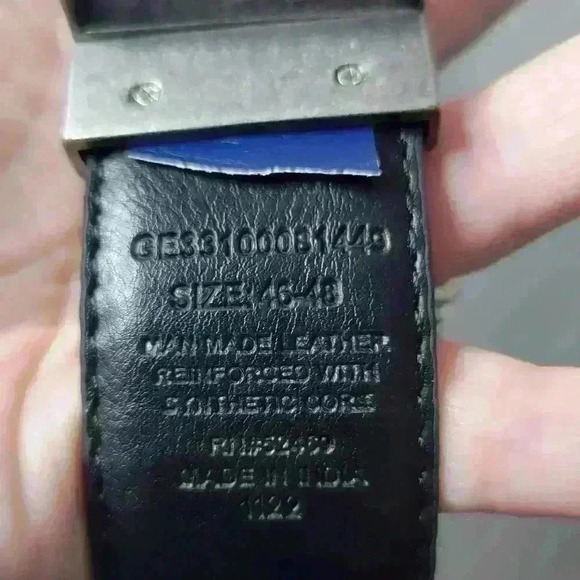 Brown & black belt in one. Metal buckle twist to change belt color preference - Picture 7 of 11